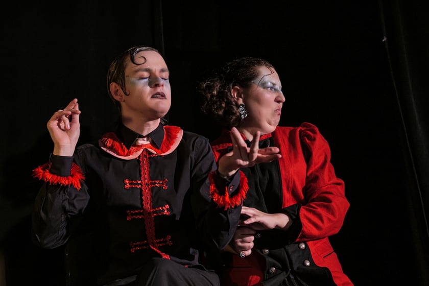 Na zdjęciu aktorzy Teatru Ekstrawersja w spektaklu &bdquo;Tango&rdquo; Sławomira Mrożka