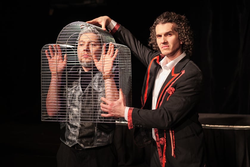 Na zdjęciu aktorzy Teatru Ekstrawersja w spektaklu &bdquo;Tango&rdquo; Sławomira Mrożka