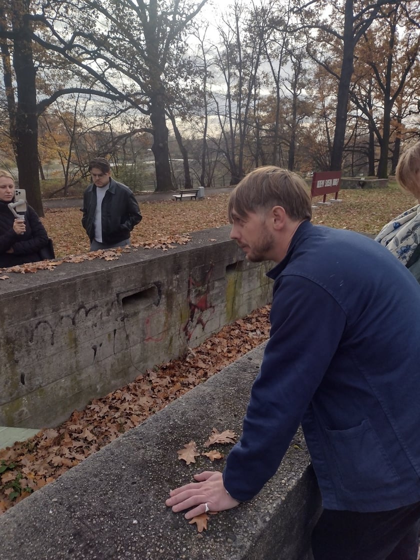 We wrocławskich schronach odbywa się trzydniowa wystawa Yuriya Bileya &ndash; Yuriy Biley pokazuje szczeliny przeciwlotnicze przy Moście Zwierzynieckim