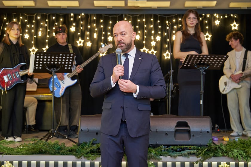 Kolędowanie w IV Liceum Ogólnokształcącym we Wrocławiu