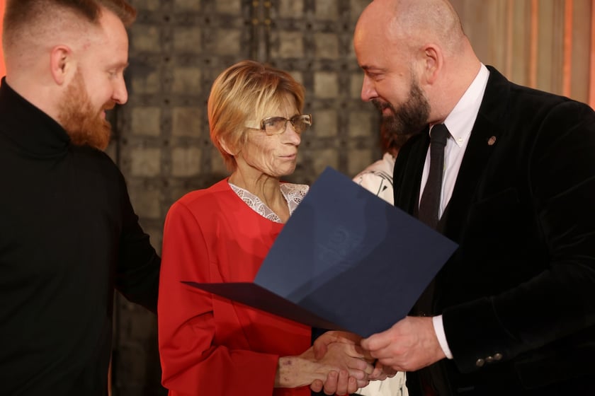 Uroczystość we wrocławskim starym Ratuszu, podczas której podziękowania za pracę na rzecz seniorów odebrało ponad 30 zaangażowanych społecznie wrocławian i wrocławianek.