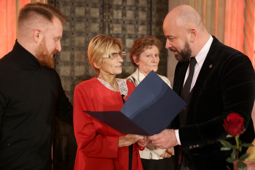 Uroczystość we wrocławskim starym Ratuszu, podczas której podziękowania za pracę na rzecz seniorów odebrało ponad 30 zaangażowanych społecznie wrocławian i wrocławianek.
