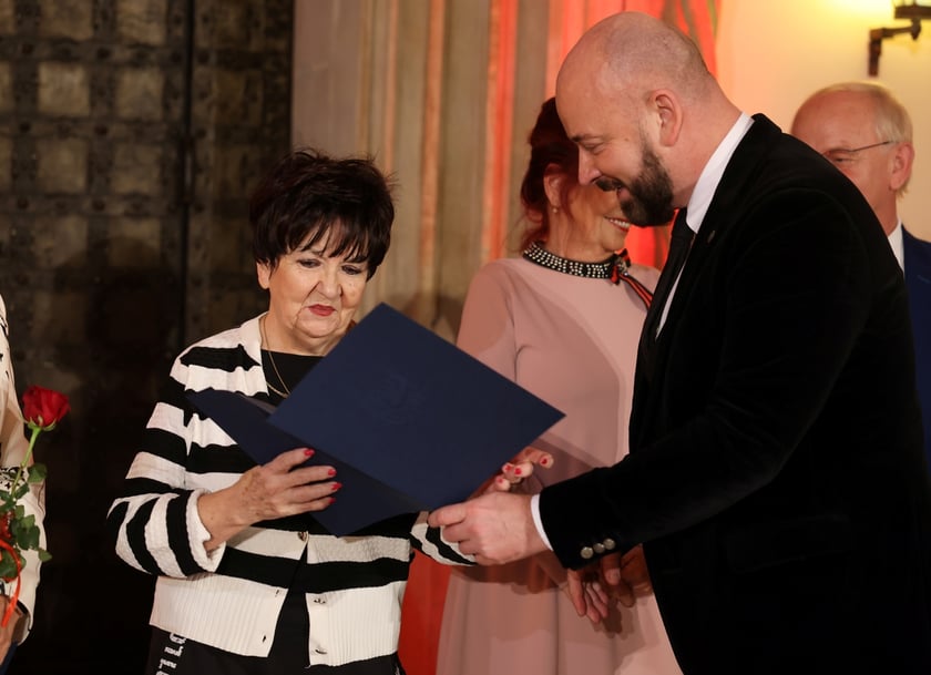 Uroczystość we wrocławskim starym Ratuszu, podczas której podziękowania za pracę na rzecz seniorów odebrało ponad 30 zaangażowanych społecznie wrocławian i wrocławianek.