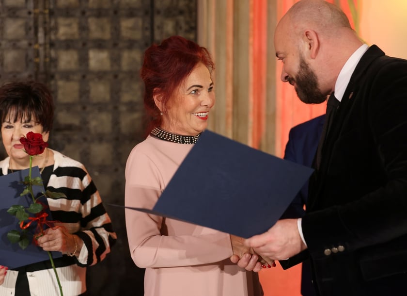 Uroczystość we wrocławskim starym Ratuszu, podczas której podziękowania za pracę na rzecz seniorów odebrało ponad 30 zaangażowanych społecznie wrocławian i wrocławianek.