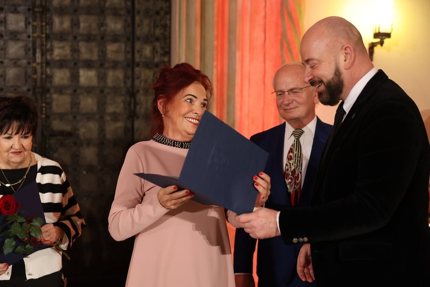 Uroczystość we wrocławskim starym Ratuszu, podczas której podziękowania za pracę na rzecz seniorów odebrało ponad 30 zaangażowanych społecznie wrocławian i wrocławianek.