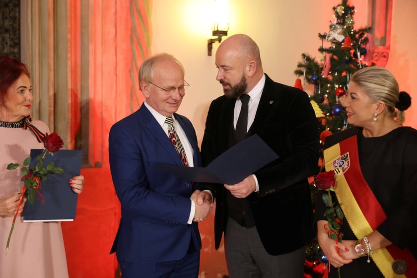 Uroczystość we wrocławskim starym Ratuszu, podczas której podziękowania za pracę na rzecz seniorów odebrało ponad 30 zaangażowanych społecznie wrocławian i wrocławianek.
