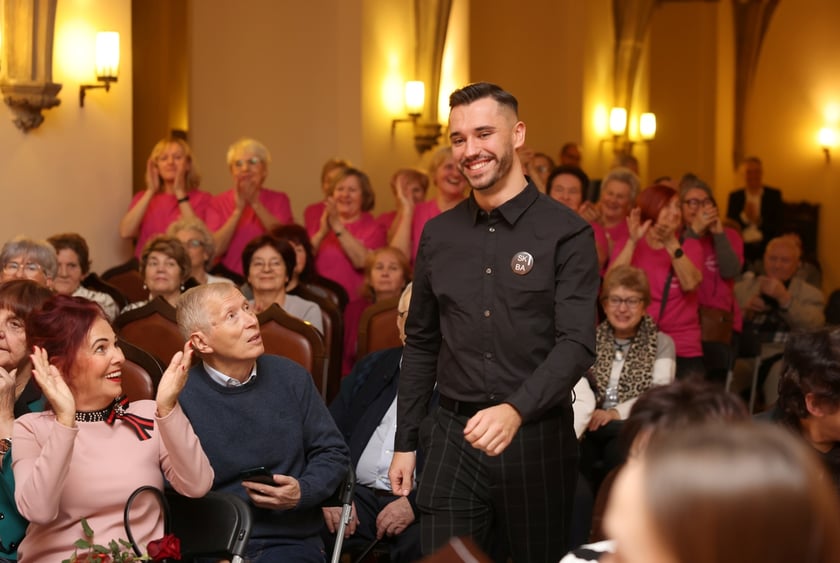 Uroczystość we wrocławskim starym Ratuszu, podczas której podziękowania za pracę na rzecz seniorów odebrało ponad 30 zaangażowanych społecznie wrocławian i wrocławianek.