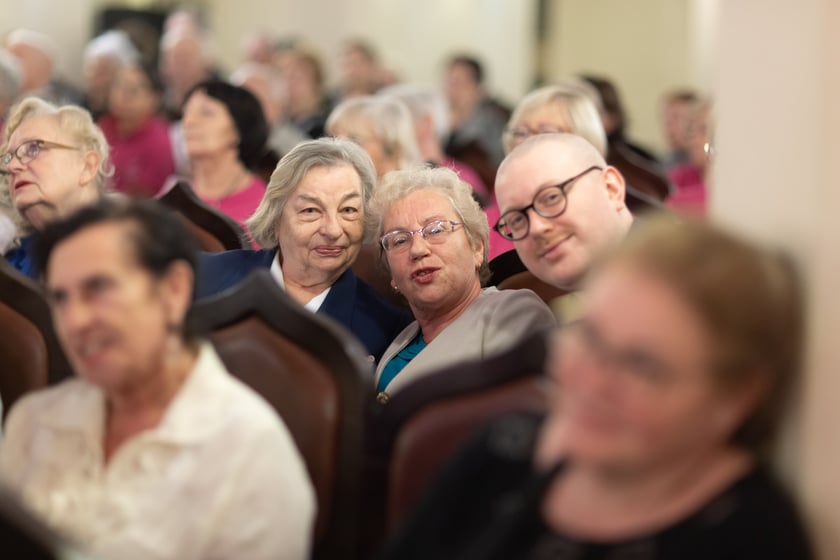 Uroczystość we wrocławskim starym Ratuszu, podczas której podziękowania za pracę na rzecz seniorów odebrało ponad 30 zaangażowanych społecznie wrocławian i wrocławianek.