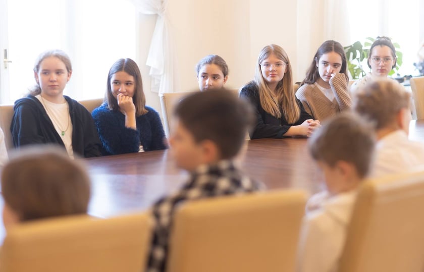 Wizyta młodzieży w gabinecie prezydenta Wrocławia Jacka Sutryka&nbsp;