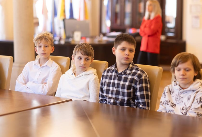 Wizyta młodzieży w gabinecie prezydenta Wrocławia Jacka Sutryka&nbsp;