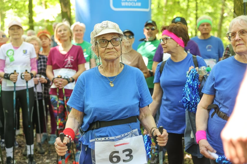 Seniorzy walczyli o puchar w nordic walking