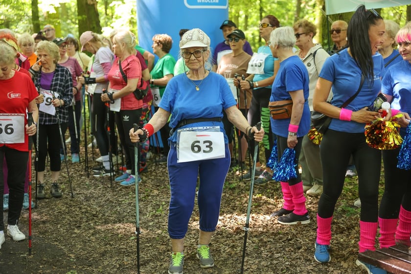 Seniorzy walczyli o puchar w nordic walking