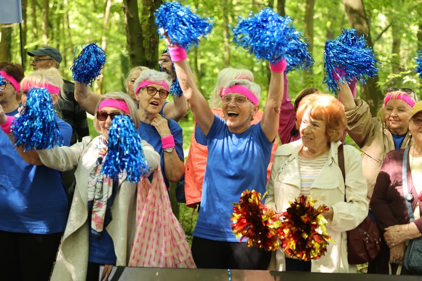 Seniorzy walczyli o puchar w nordic walking