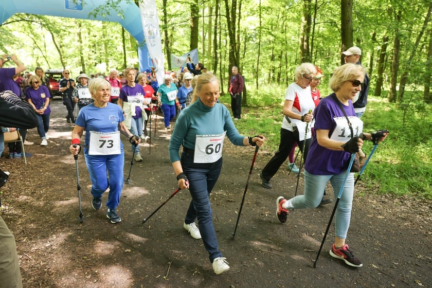 Seniorzy walczyli o puchar w nordic walking
