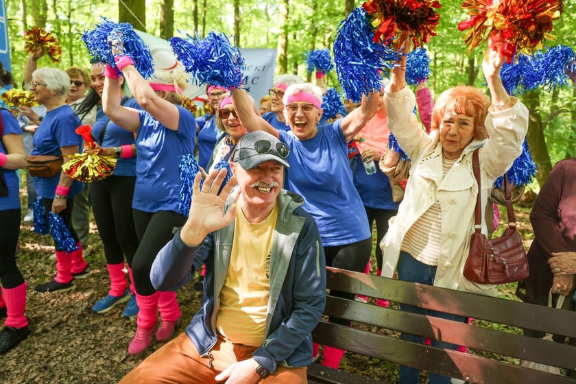 Seniorzy walczyli o puchar w nordic walking