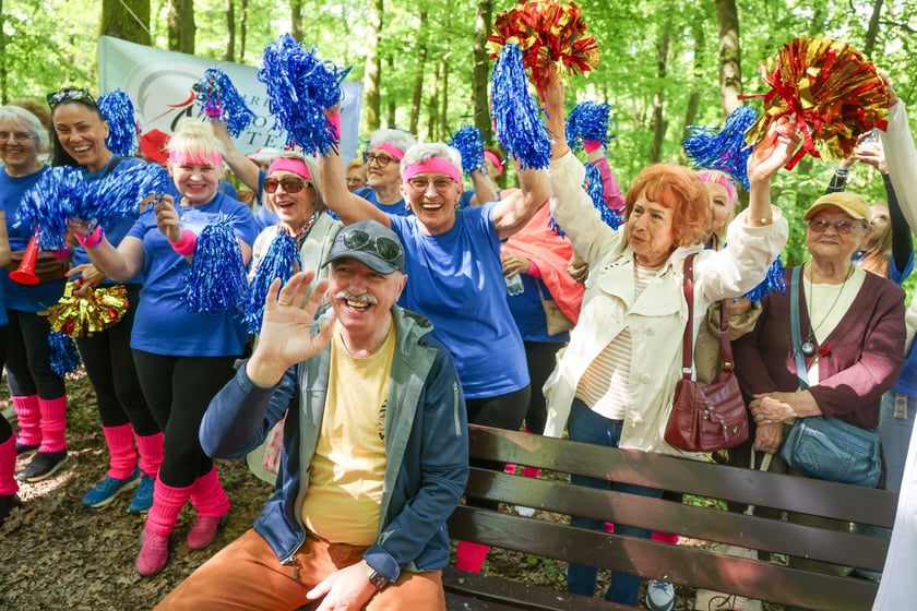 Seniorzy walczyli o puchar w nordic walking