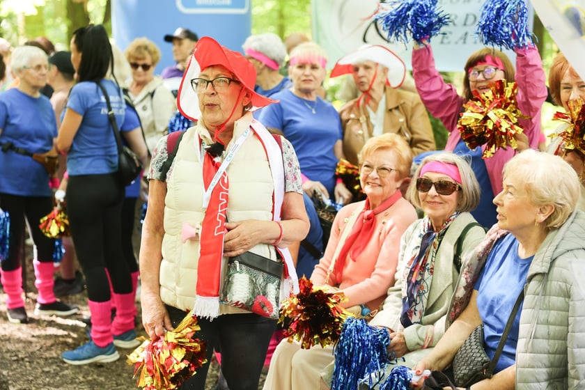 Seniorzy walczyli o puchar w nordic walking