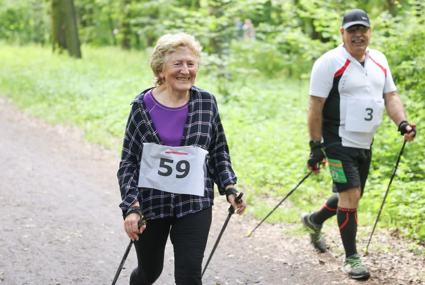 Seniorzy walczyli o puchar w nordic walking