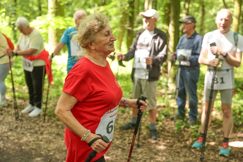 Seniorzy walczyli o puchar w nordic walking