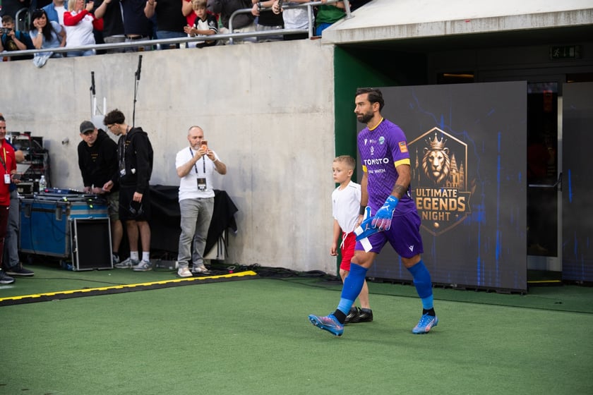 Ultimate Legends Night Wrocław 2026. Polskie legendy i światowe gwiazdy futbolu zmierzyły się 27 maja na boisku Tarczyński Arena Wrocław