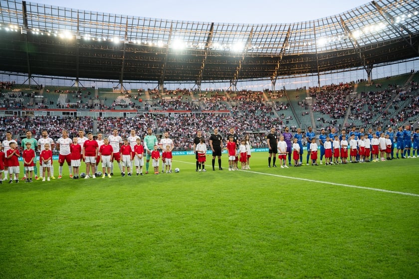 Ultimate Legends Night Wrocław 2026. Polskie legendy i światowe gwiazdy futbolu zmierzyły się 27 maja na boisku Tarczyński Arena Wrocław