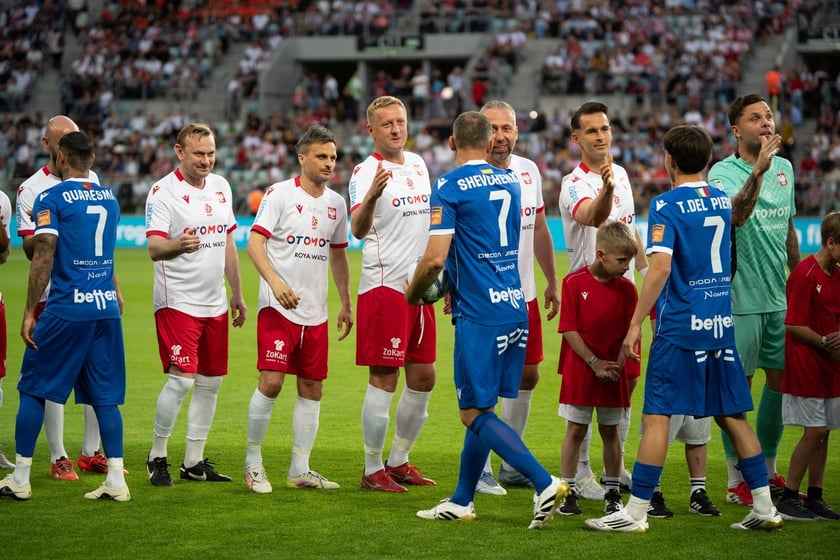 Ultimate Legends Night Wrocław 2026. Polskie legendy i światowe gwiazdy futbolu zmierzyły się 27 maja na boisku Tarczyński Arena Wrocław