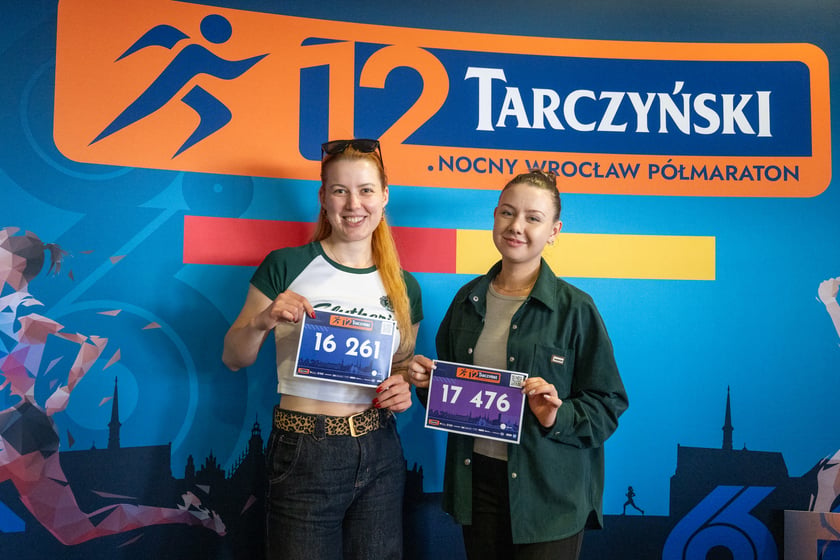 Miasteczko 12. Tarczyński Nocny Wrocław Półmaratonu na stadionie Tarczyński Arena.