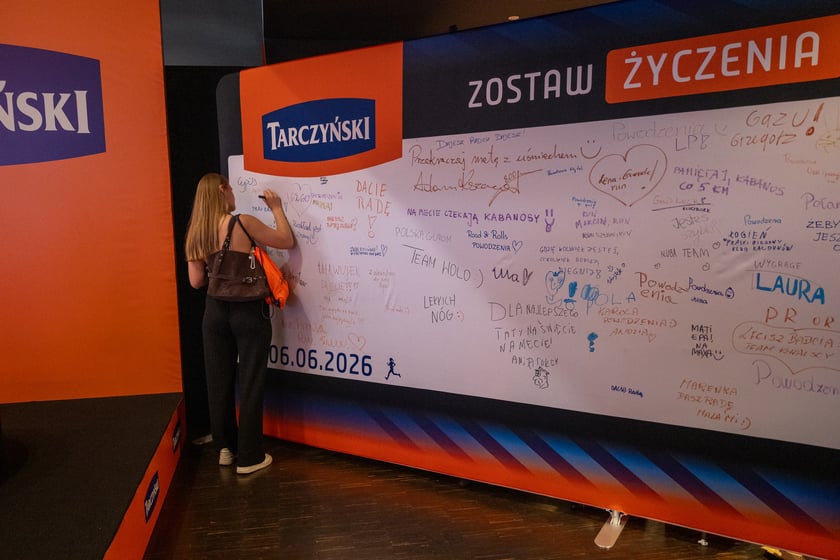 Miasteczko 12. Tarczyński Nocny Wrocław Półmaratonu na stadionie Tarczyński Arena.