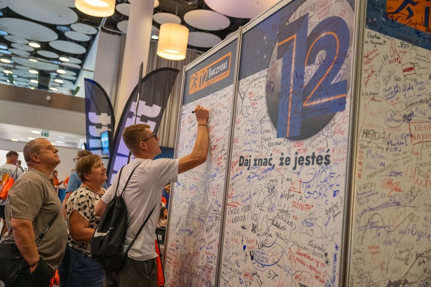 Miasteczko 12. Tarczyński Nocny Wrocław Półmaratonu na stadionie Tarczyński Arena.
