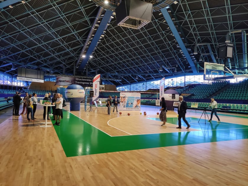 ?Tanie Granie? to miejski program wsparcia dla wrocławskich drużyn sportowych, które mogą nieodpłatnie korzystać m.in. z Hali Orbita