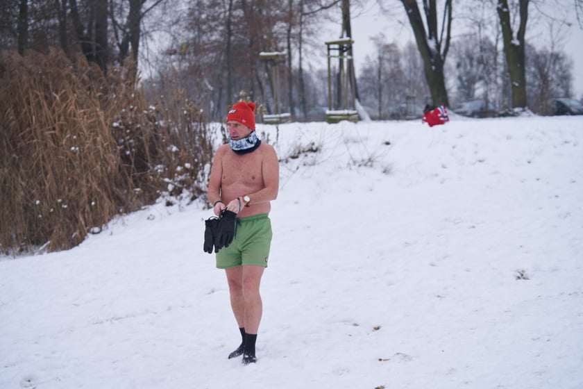 Charytatywne morsowanie dla Rafała Fabicha na Jeziorze Pawłowickim - 18 grudnia 2022 r. - zdjęcia uczestników