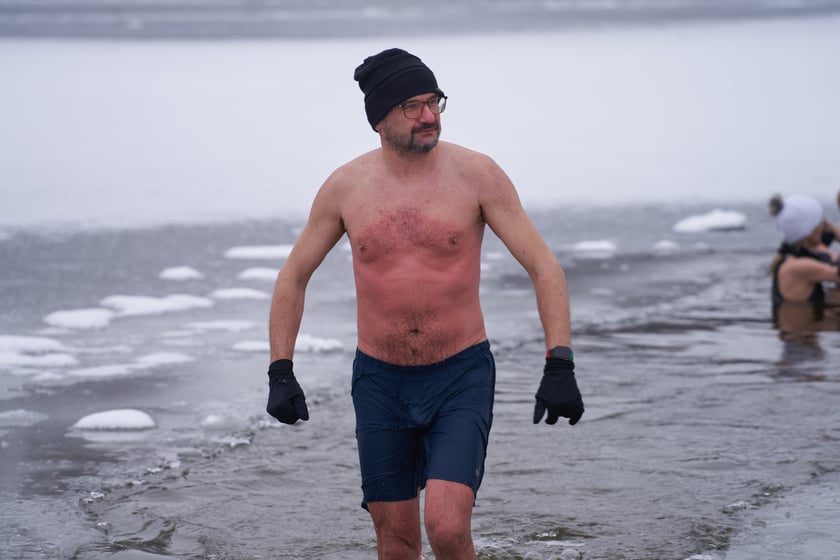 Charytatywne morsowanie dla Rafała Fabicha na Jeziorze Pawłowickim - 18 grudnia 2022 r. - zdjęcia uczestników