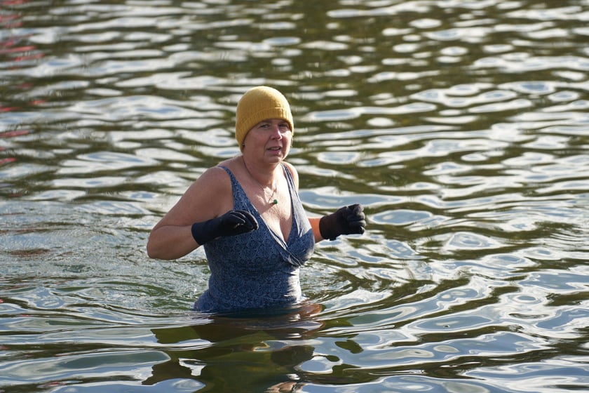 Wrocławskie morsy podczas morsowania na Morskim Oku - 14 stycznia 2023 r.