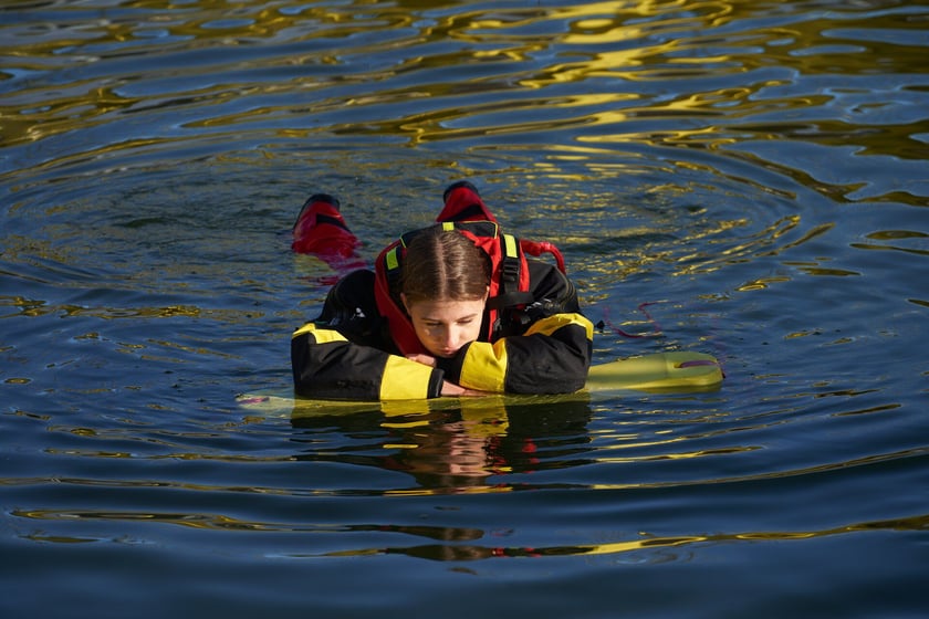 Wrocławskie morsy podczas morsowania na Morskim Oku - 14 stycznia 2023 r.