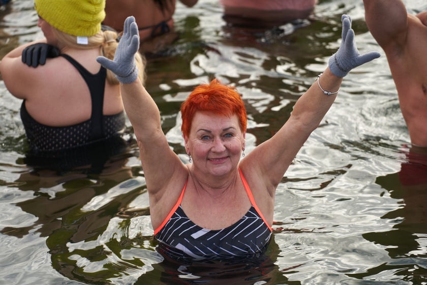 Wrocławskie morsy podczas morsowania na Morskim Oku - 14 stycznia 2023 r.