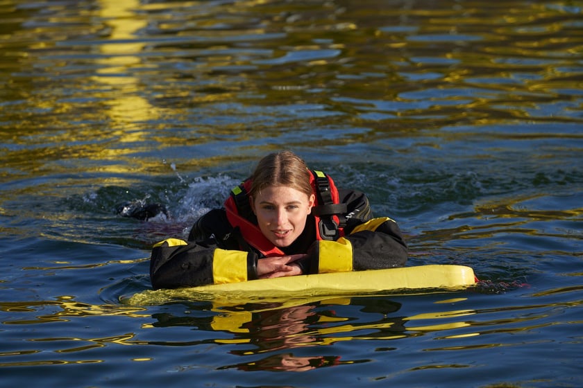 Wrocławskie morsy podczas morsowania na Morskim Oku - 14 stycznia 2023 r.