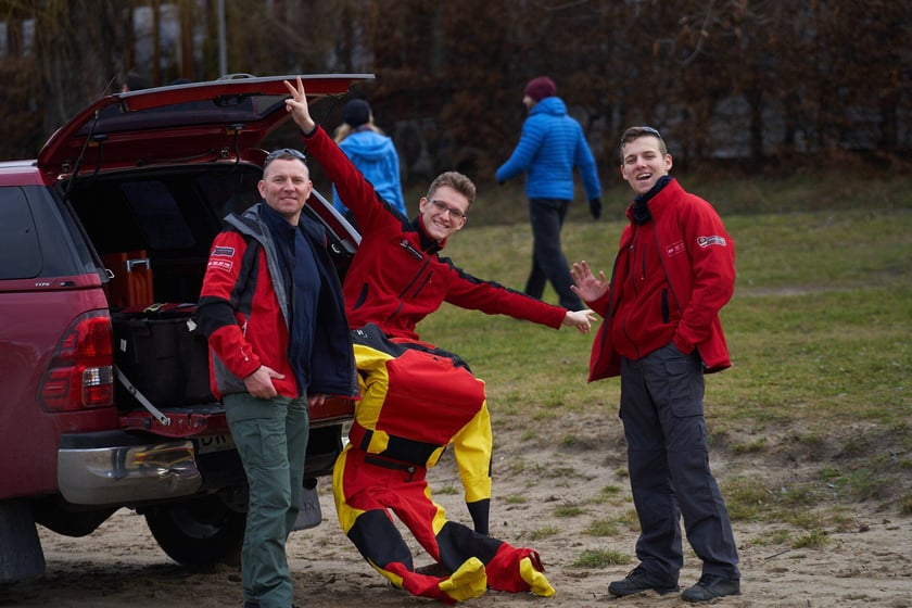 Wrocławskie morsy podczas morsowania na Morskim Oku - 14 stycznia 2023 r.