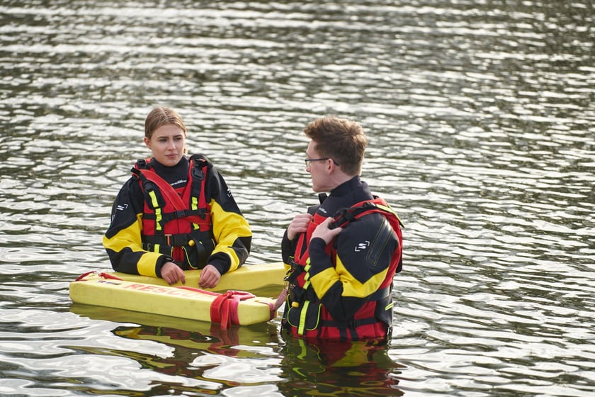 Wrocławskie morsy podczas morsowania na Morskim Oku - 14 stycznia 2023 r.