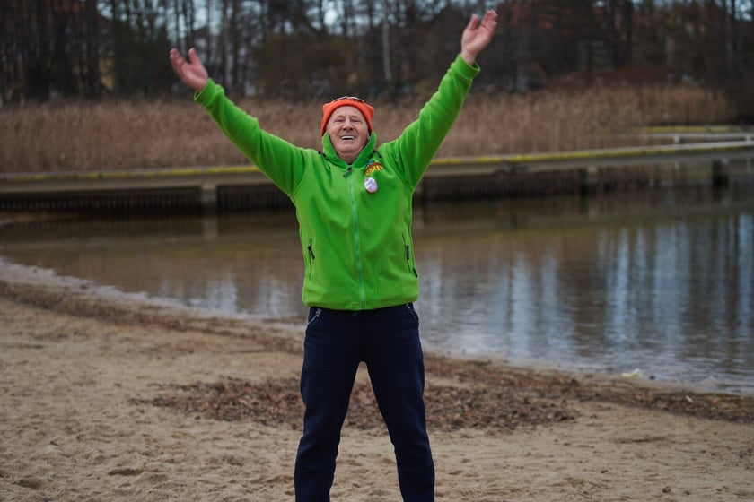 Wrocławskie morsy podczas morsowania na Morskim Oku - 14 stycznia 2023 r.