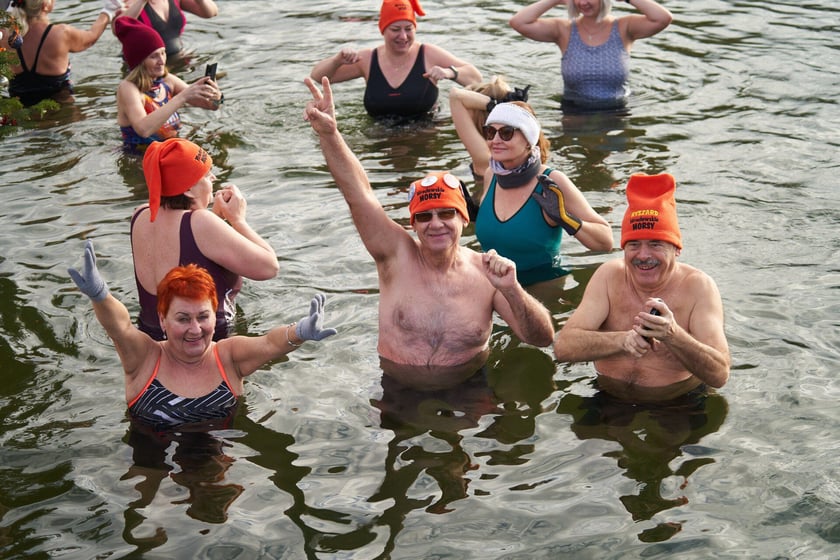 Wrocławskie morsy podczas morsowania na Morskim Oku - 14 stycznia 2023 r.