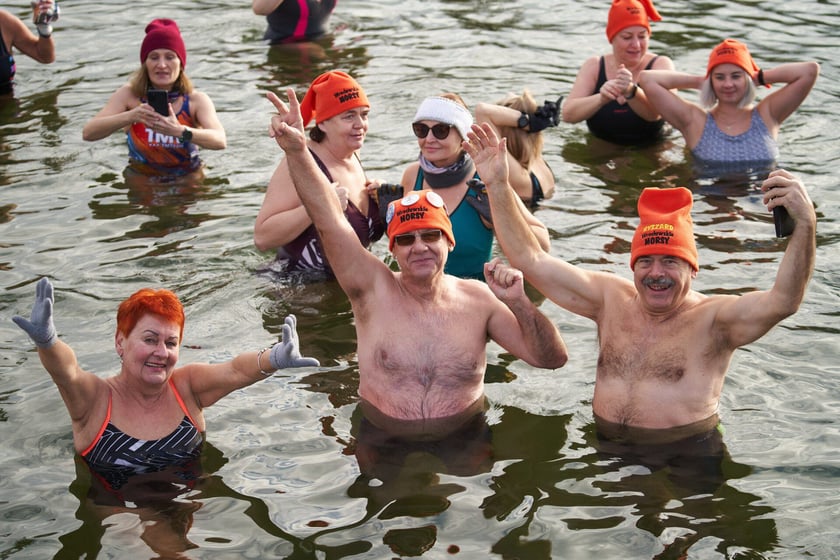 Wrocławskie morsy podczas morsowania na Morskim Oku - 14 stycznia 2023 r.