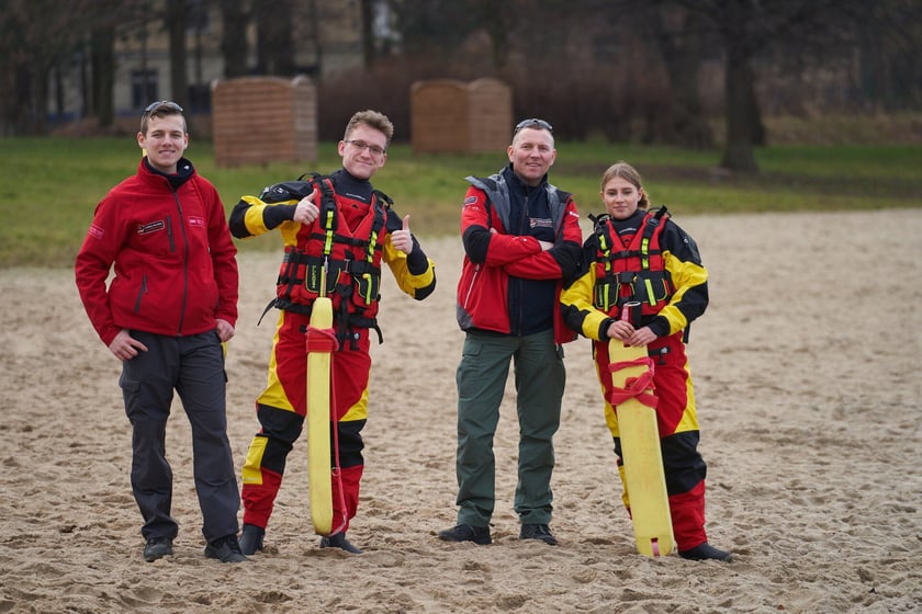 Wrocławskie morsy podczas morsowania na Morskim Oku - 14 stycznia 2023 r.