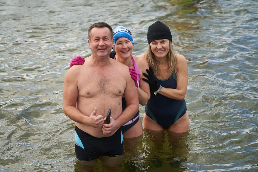 Wrocławskie morsy podczas morsowania na Morskim Oku - 14 stycznia 2023 r.