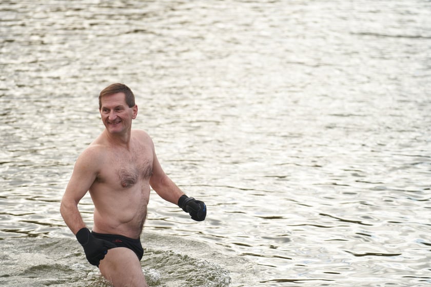 Wrocławskie morsy podczas morsowania na Morskim Oku - 14 stycznia 2023 r.