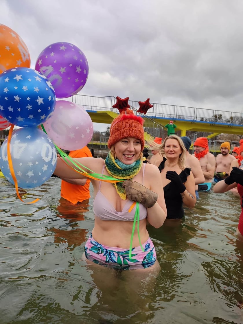 Na zdjęciu niedzielne morsowanie na Morskim Oku