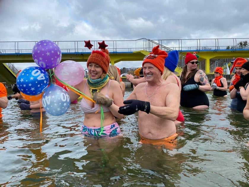 Na zdjęciu niedzielne morsowanie na Morskim Oku