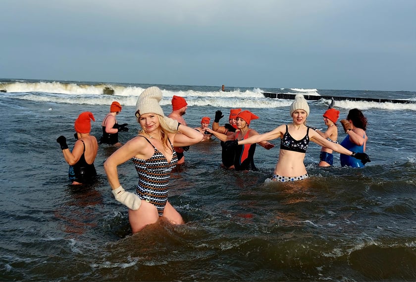 Na zdjęciu widać morsy z Wrocławia w Mielnie