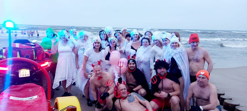 Na zdjęciu widać morsy z Wrocławia w Mielnie