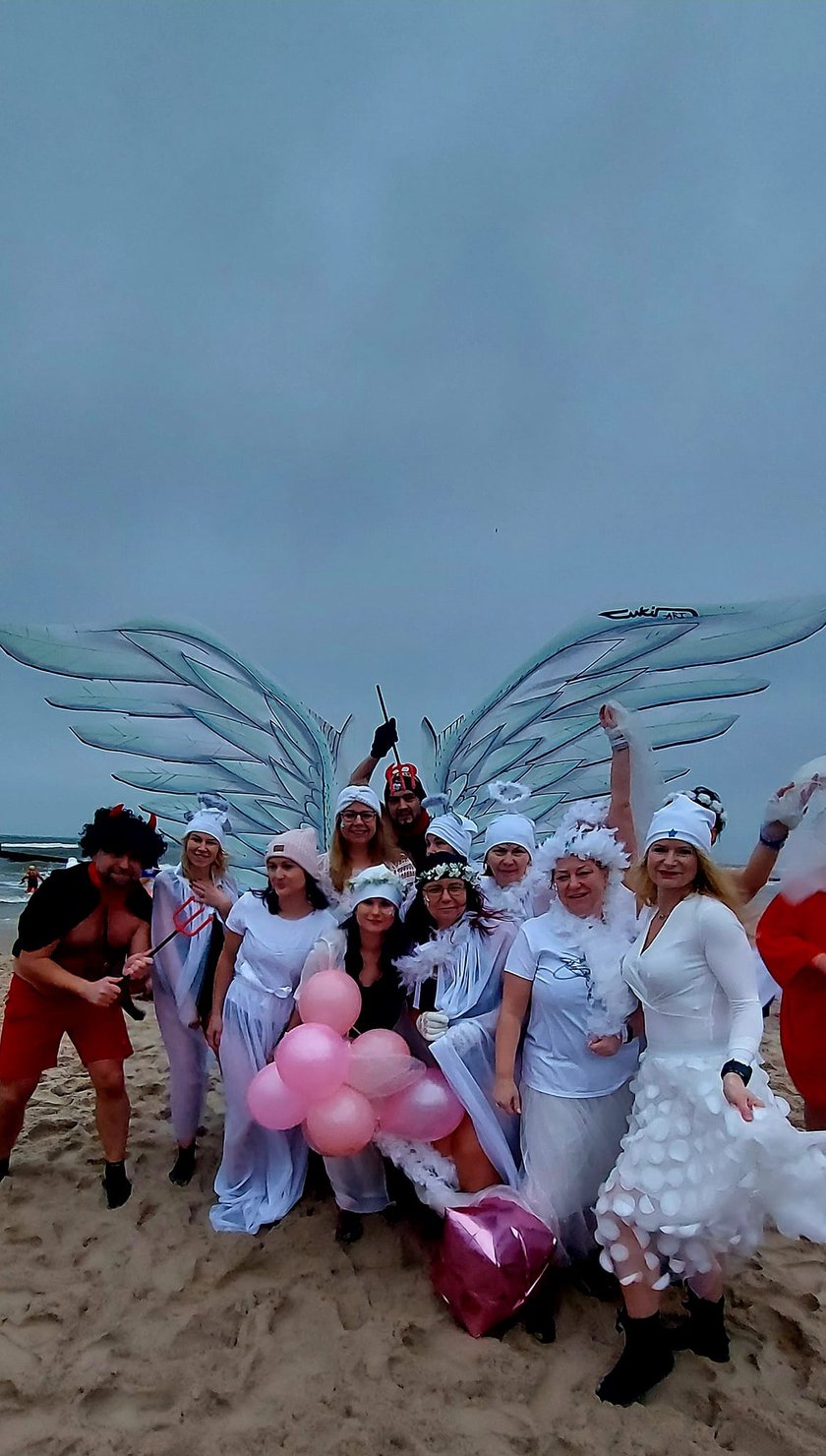 Na zdjęciu widać morsy z Wrocławia w Mielnie