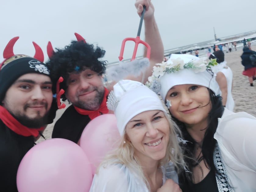 Na zdjęciu widać morsy z Wrocławia w Mielnie